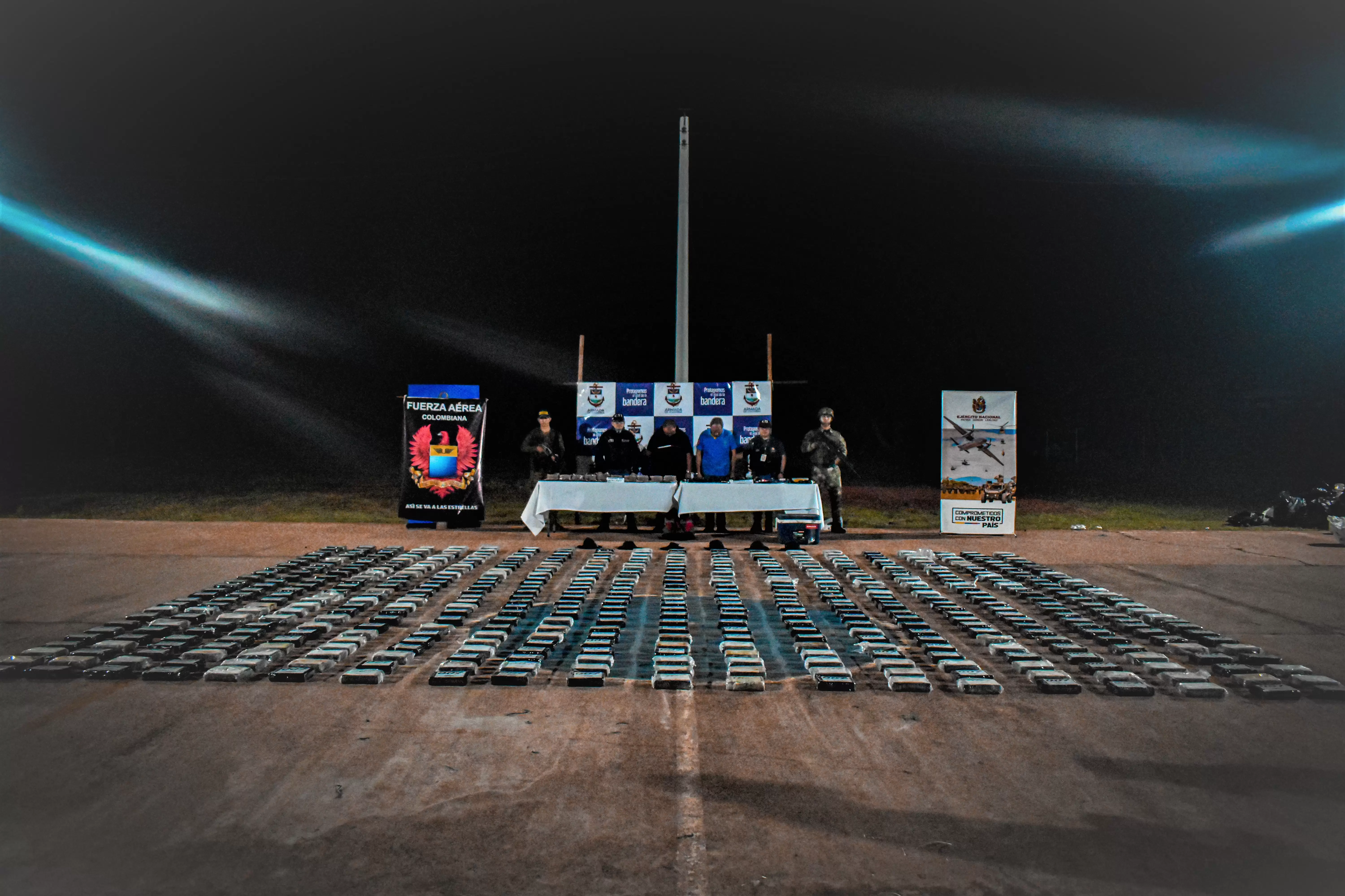 Incautación de 498.7 kilogramos clorhidrato de cocaína y 585 millones de pesos colombianos en sabanas de Cravo Norte.